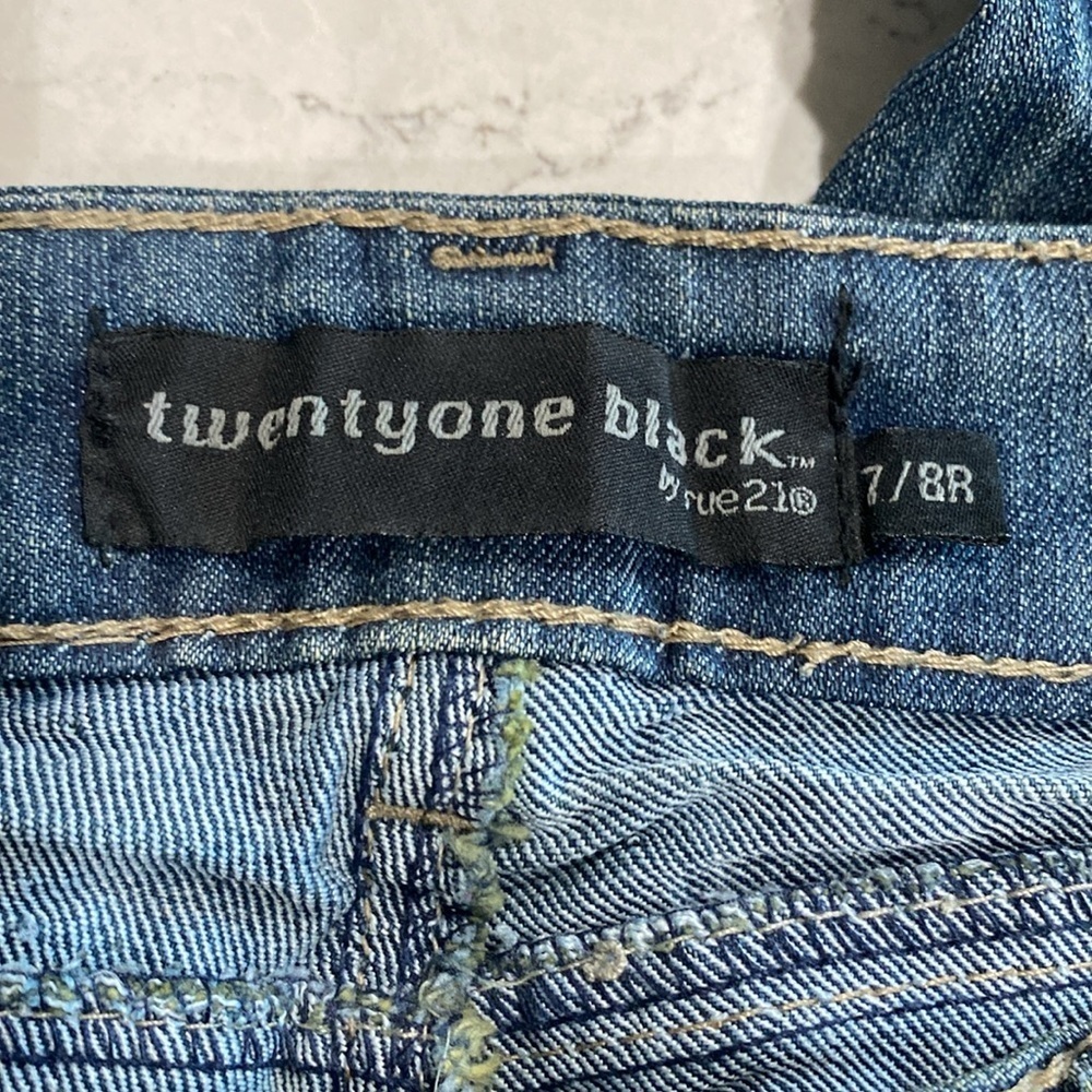 Twenty-One Black Jeans - Picture 9 of 12